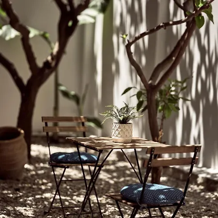 Margie Daire Zakintos